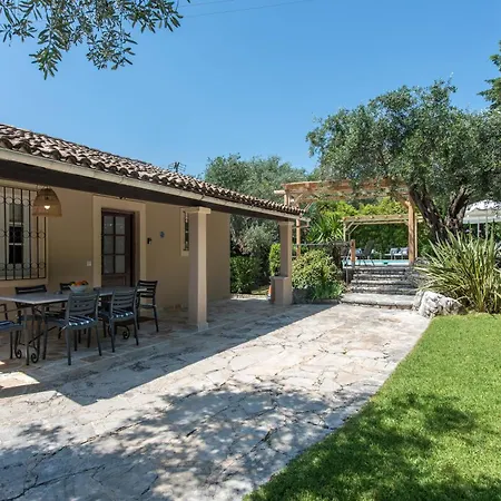 Apleton Villa *